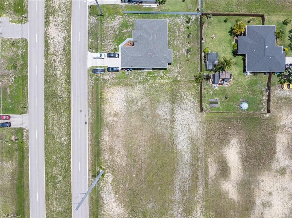 Image 4 of property listing at 418 Kismet PKWY E, Cape Coral, FL 33909