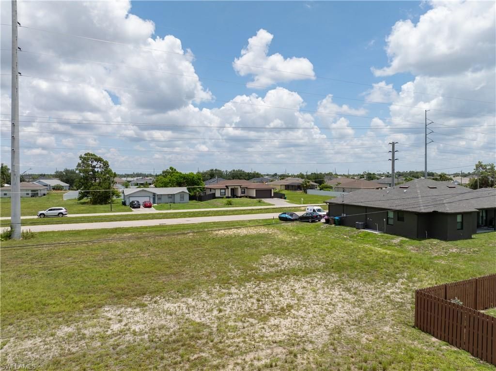 Image 7 of property listing at 418 Kismet PKWY E, Cape Coral, FL 33909