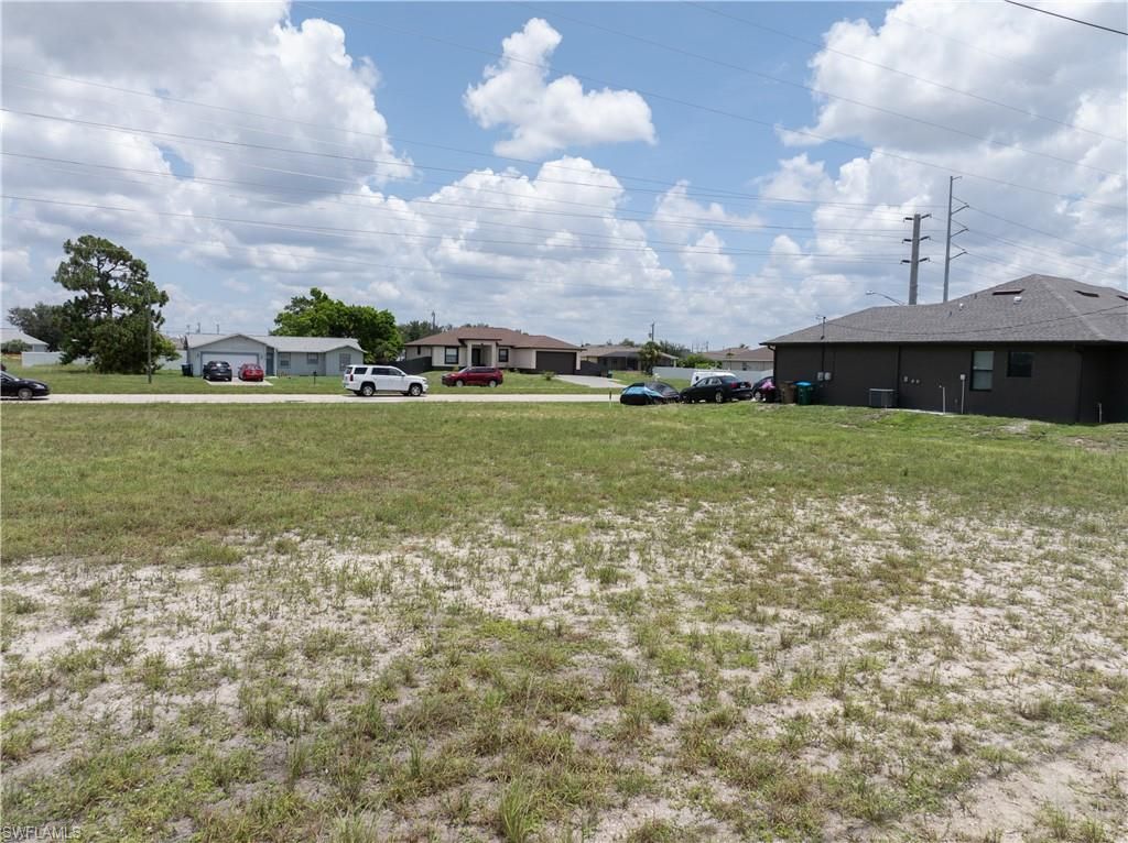 Image 8 of property listing at 418 Kismet PKWY E, Cape Coral, FL 33909