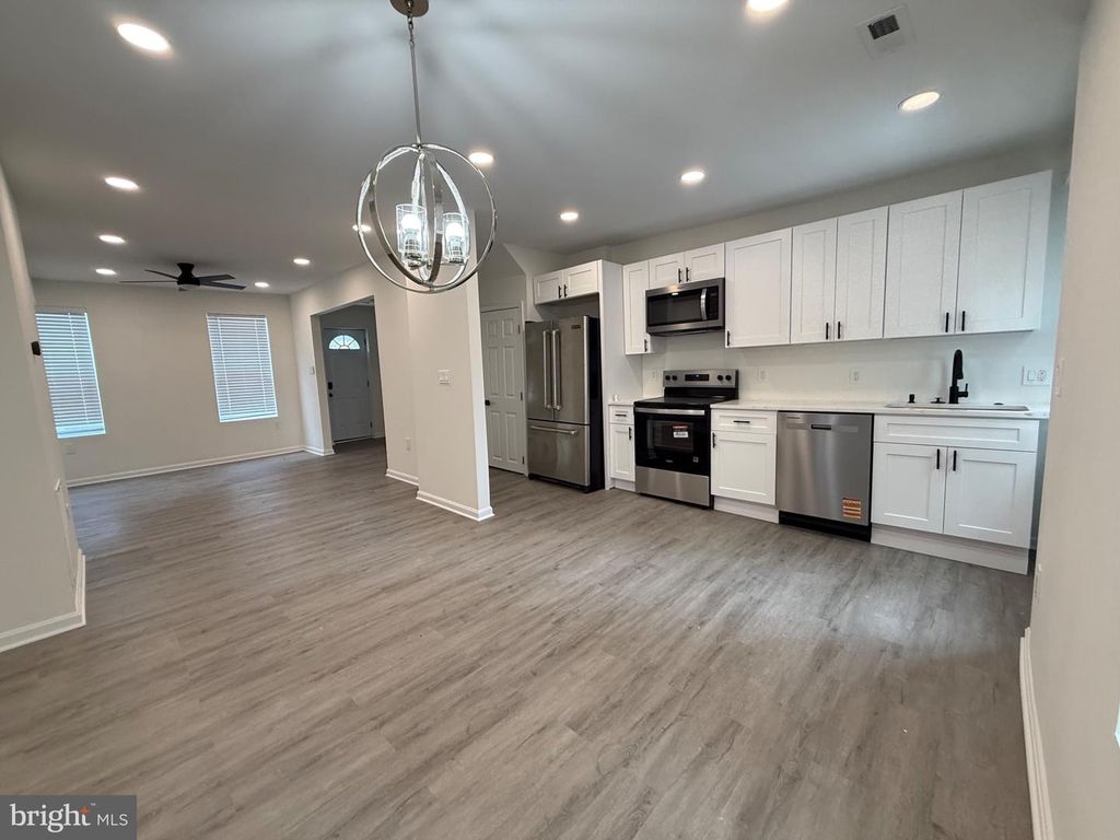 5215 READY AVE, Baltimore, MD 21212