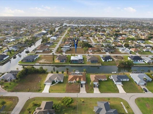 405 SE 2nd ST, Cape Coral, FL 33990