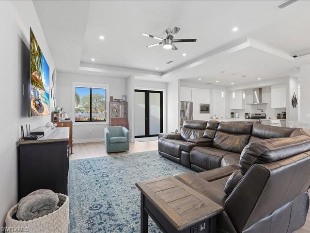 405 SE 2nd ST, Cape Coral, FL 33990