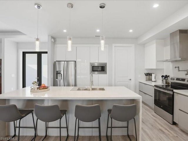 405 SE 2nd ST, Cape Coral, FL 33990