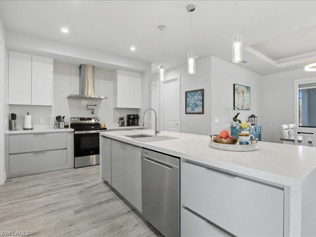 405 SE 2nd ST, Cape Coral, FL 33990