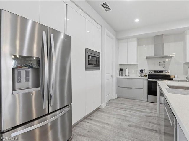 405 SE 2nd ST, Cape Coral, FL 33990