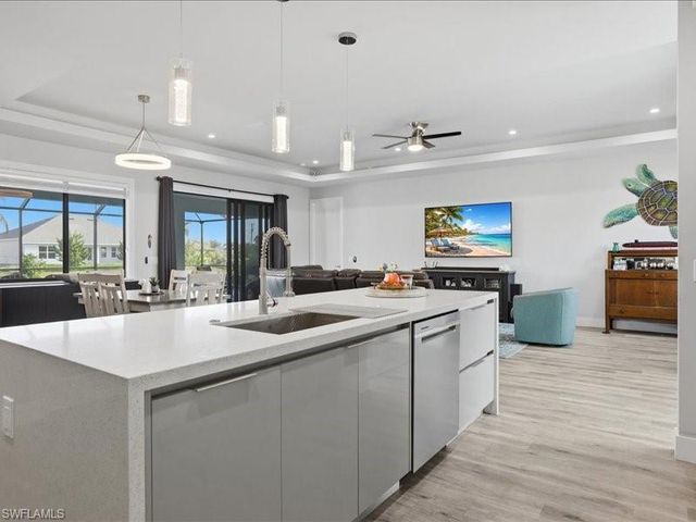 405 SE 2nd ST, Cape Coral, FL 33990