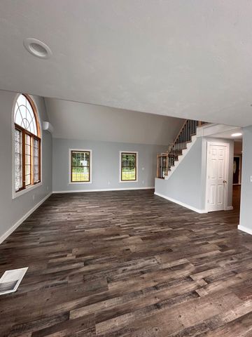 10 Linwood St, Oxford, MA 01540