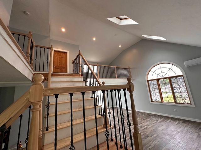 10 Linwood St, Oxford, MA 01540