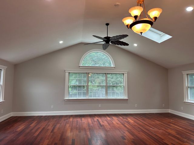 10 Linwood St, Oxford, MA 01540