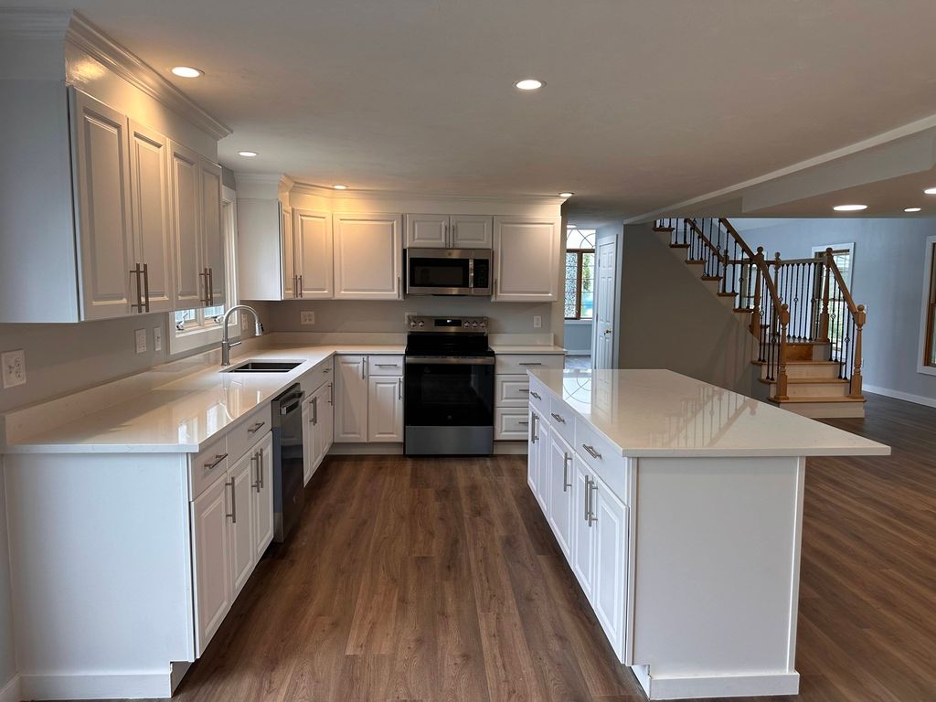 10 Linwood St, Oxford, MA 01540