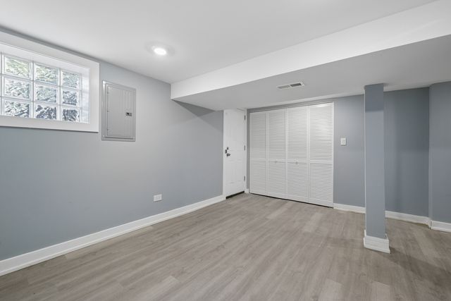 7005 S Eberhart Avenue, Chicago, IL 60637
