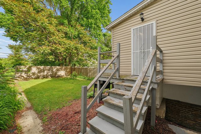 7005 S Eberhart Avenue, Chicago, IL 60637