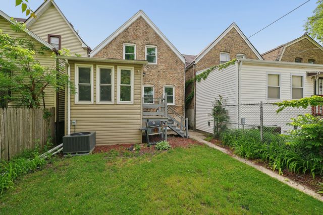 7005 S Eberhart Avenue, Chicago, IL 60637