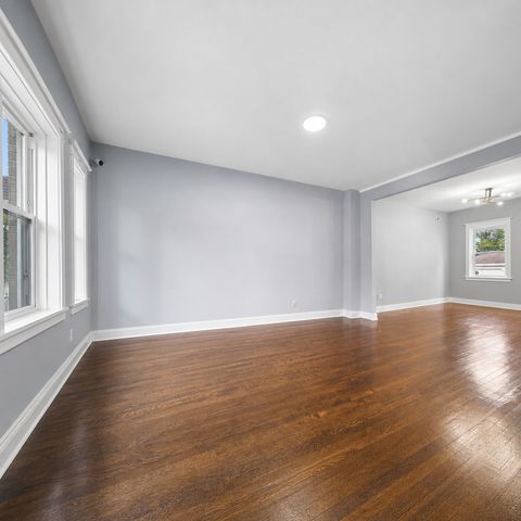 7005 S Eberhart Avenue, Chicago, IL 60637