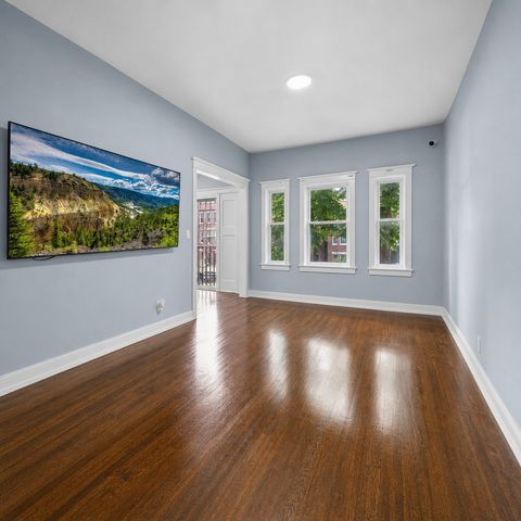 7005 S Eberhart Avenue, Chicago, IL 60637