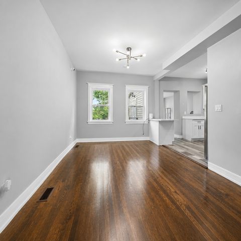 7005 S Eberhart Avenue, Chicago, IL 60637