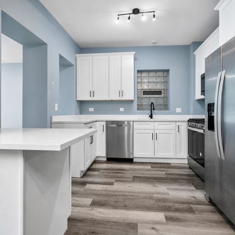 7005 S Eberhart Avenue, Chicago, IL 60637