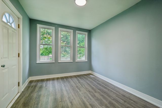 7005 S Eberhart Avenue, Chicago, IL 60637