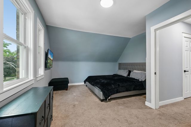 7005 S Eberhart Avenue, Chicago, IL 60637