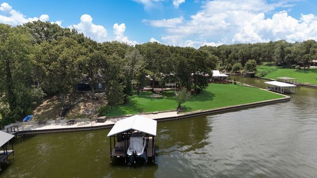111 Adams Row, Streetman, TX 75859