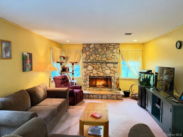 15 Fawn Crossing, Wading River, NY 11792