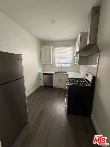681 Shatto Place, Los Angeles, CA 90005