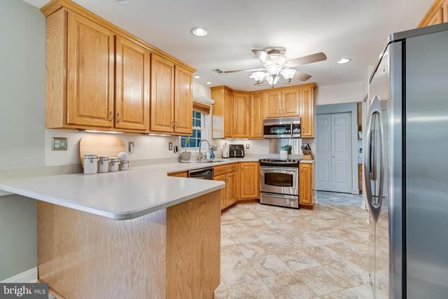 6302 PANDA CT, Waldorf, MD 20603