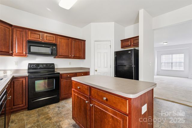 10032 Treeside Lane, Matthews, NC 28105