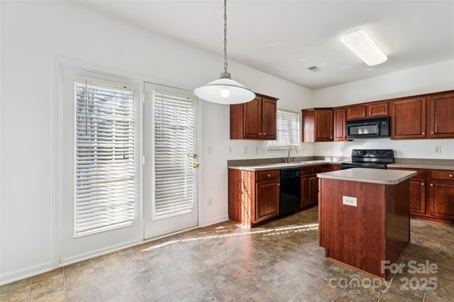 10032 Treeside Lane, Matthews, NC 28105