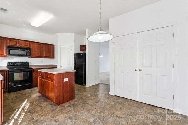 10032 Treeside Lane, Matthews, NC 28105