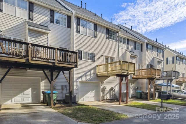 10032 Treeside Lane, Matthews, NC 28105