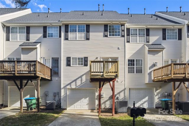 10032 Treeside Lane, Matthews, NC 28105