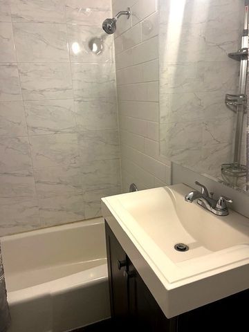 9240 Seymour Ave Road 2E, Schiller Park, IL 60176