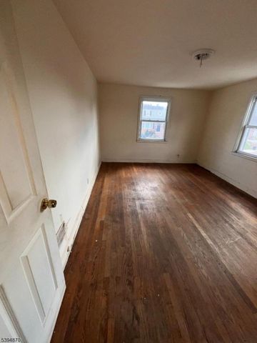 99 Park Ave, North Arlington Boro, NJ 07031