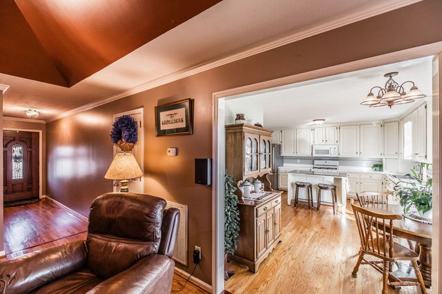 415 Woodlands Dr, Gallatin, TN 37066