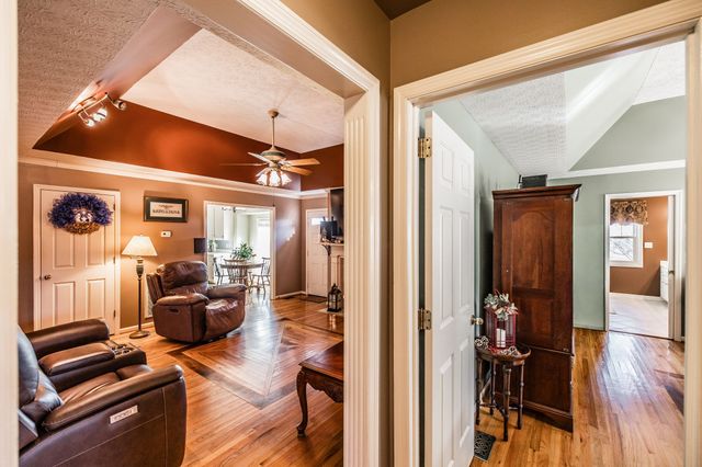 415 Woodlands Dr, Gallatin, TN 37066