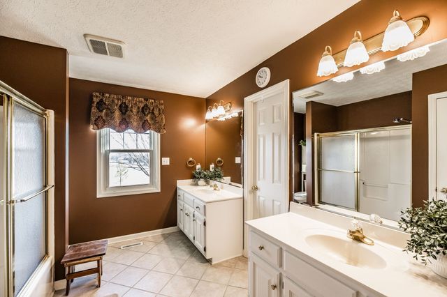 415 Woodlands Dr, Gallatin, TN 37066