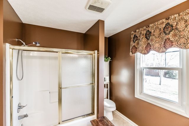 415 Woodlands Dr, Gallatin, TN 37066