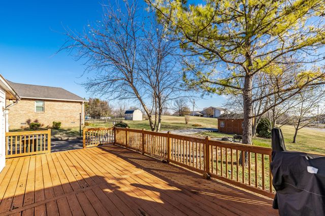 415 Woodlands Dr, Gallatin, TN 37066