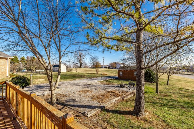 415 Woodlands Dr, Gallatin, TN 37066