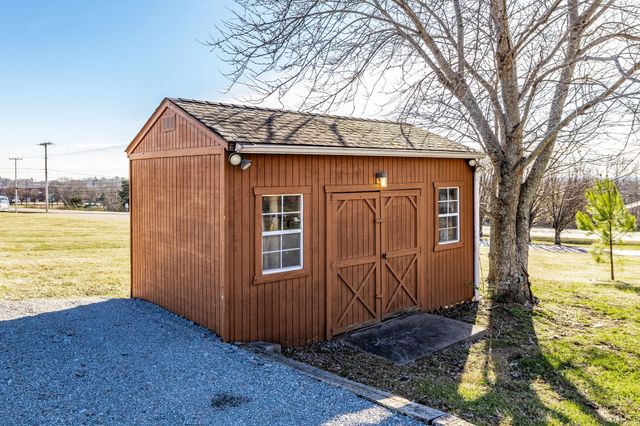 415 Woodlands Dr, Gallatin, TN 37066