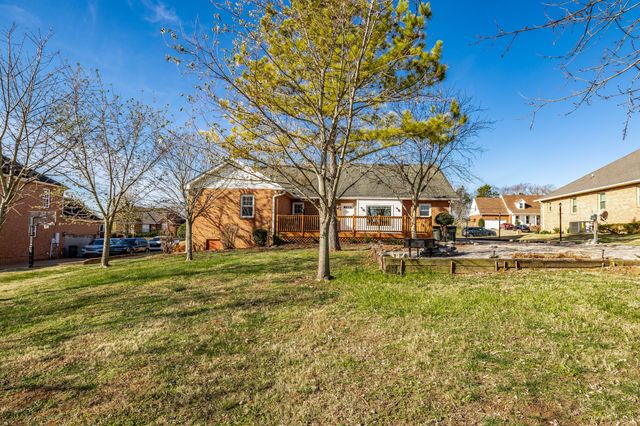 415 Woodlands Dr, Gallatin, TN 37066