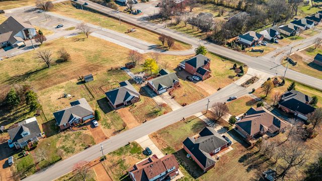 415 Woodlands Dr, Gallatin, TN 37066