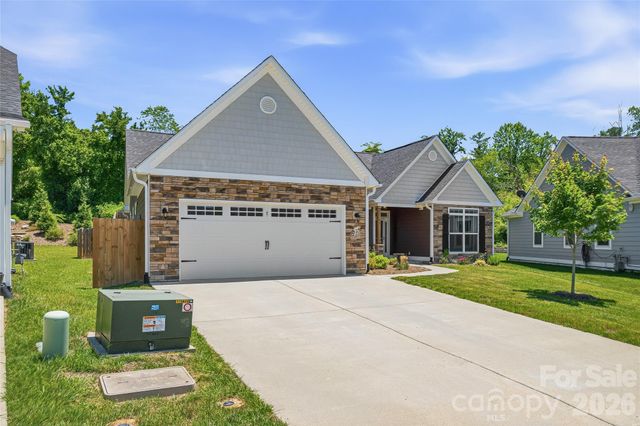 97 Spence Drive, Hendersonville, NC 28739