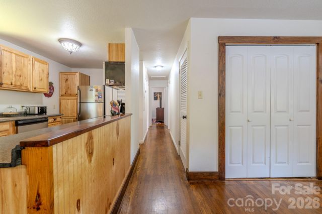 84 English Road, Spruce Pine, NC 28777