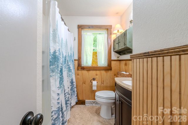 84 English Road, Spruce Pine, NC 28777