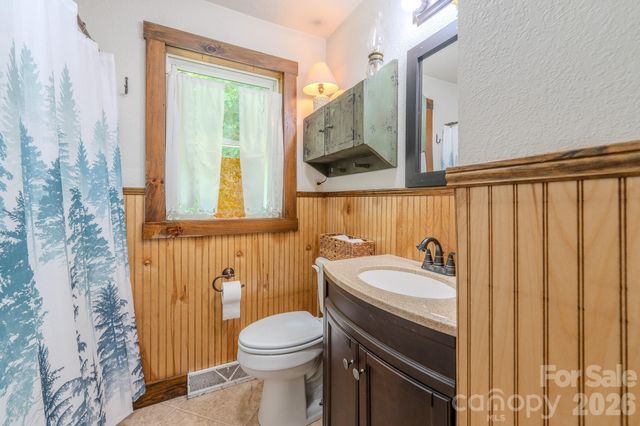 84 English Road, Spruce Pine, NC 28777