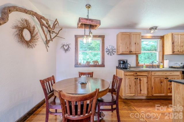 84 English Road, Spruce Pine, NC 28777