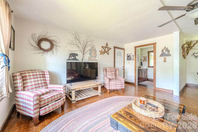 84 English Road, Spruce Pine, NC 28777