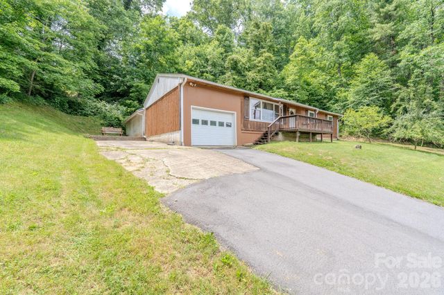 84 English Road, Spruce Pine, NC 28777